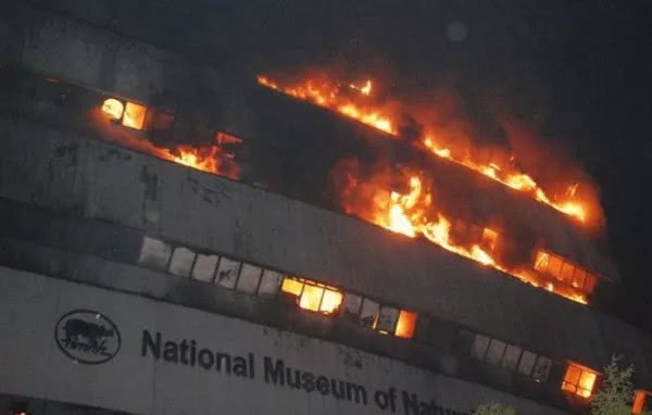 敲響警鐘!巴西博物館大火的背后?-1 敲響警鐘!巴西博物館大火的背后?-1